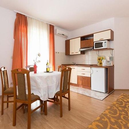 Marija F4 Apartment Кърк Екстериор снимка
