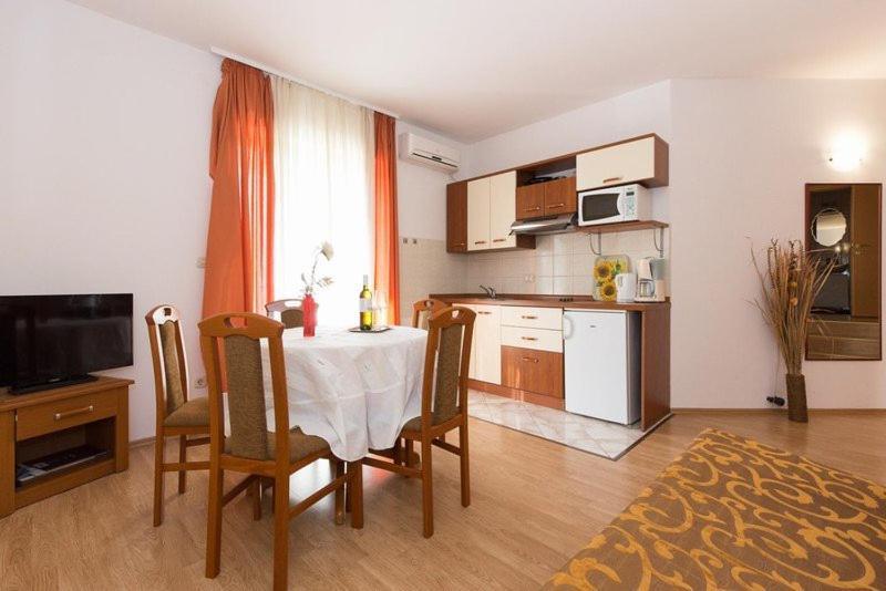 Marija F4 Apartment Кърк Екстериор снимка