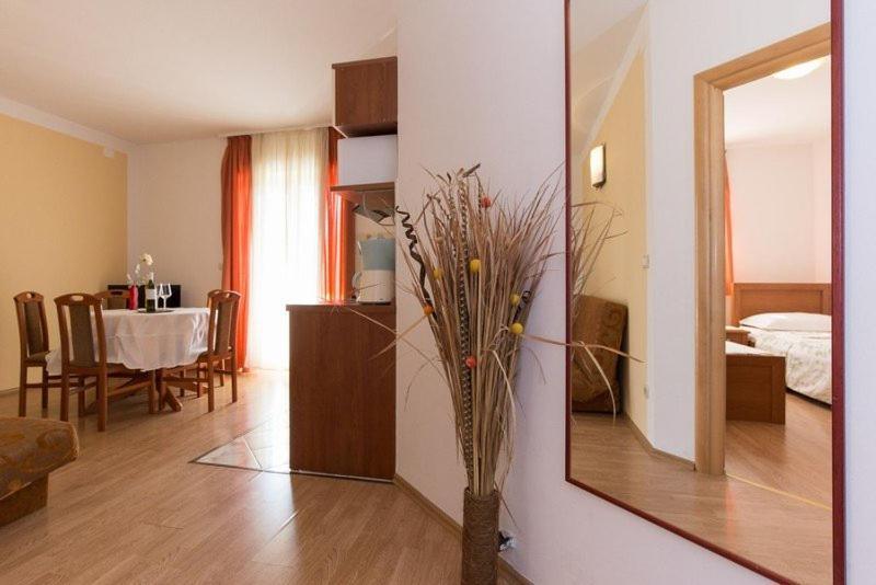Marija F4 Apartment Кърк Екстериор снимка